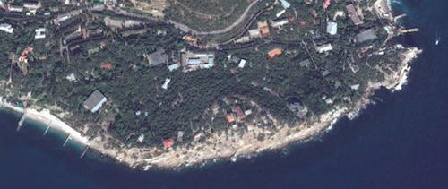 пляж санатория Жемчужина. Крым, Ялта, Гаспра берег моря.
